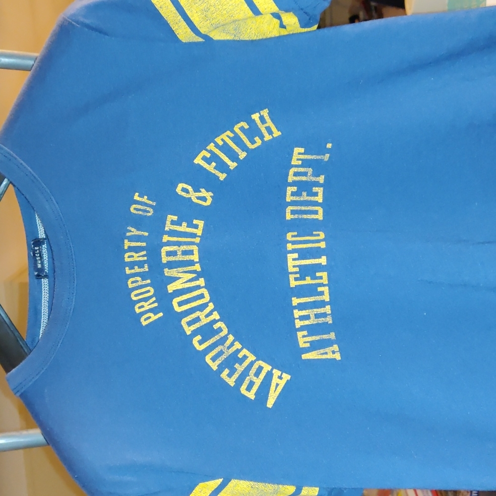 Authentic Abercrombie & Fitch T shirt. Size small
